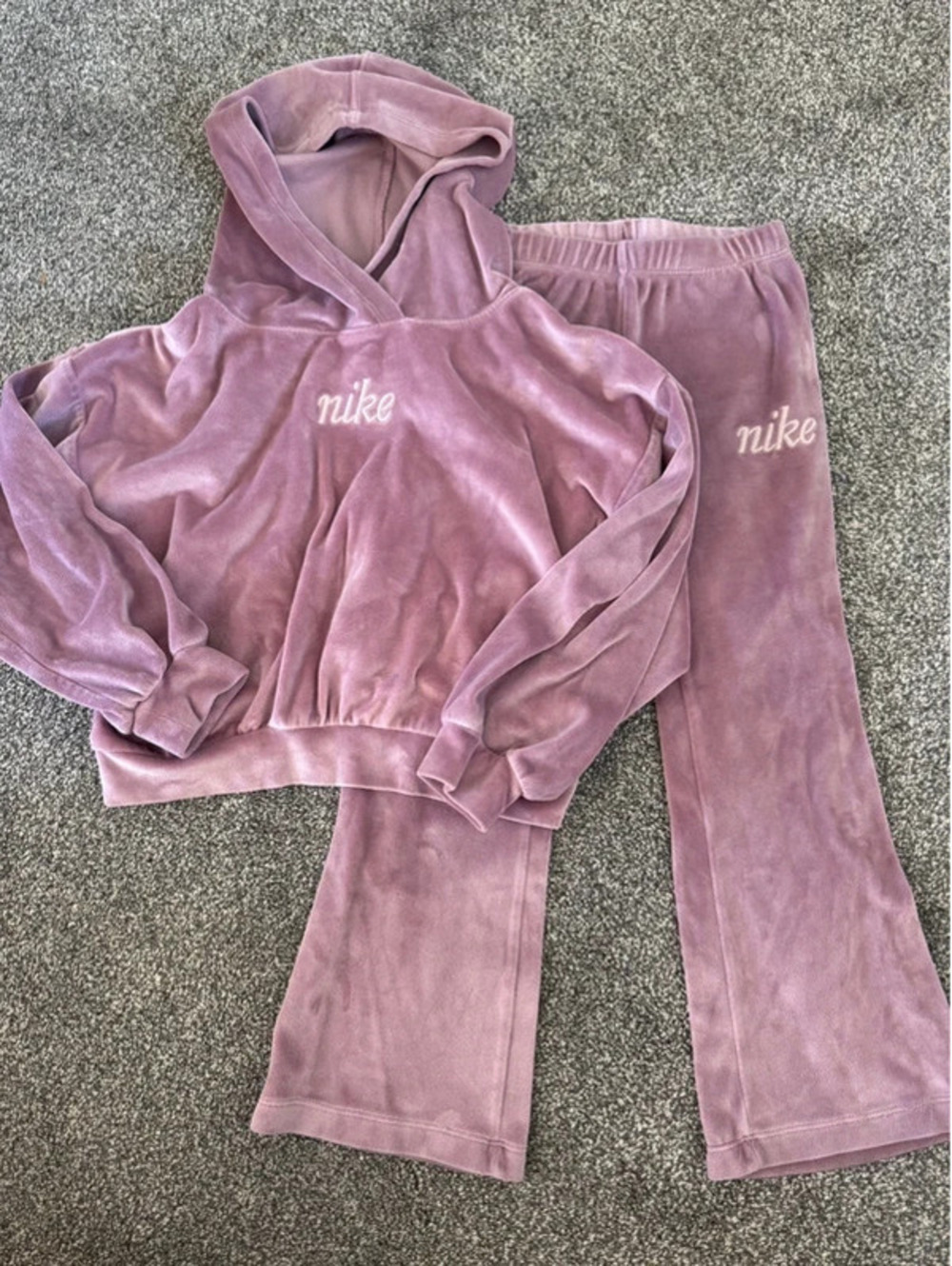 Girl’s Nike two piece lavender velour flare athletic set size 6X